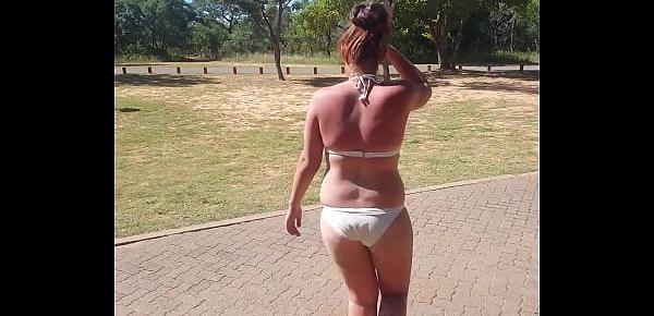  Publick piss walk | teen in bikini